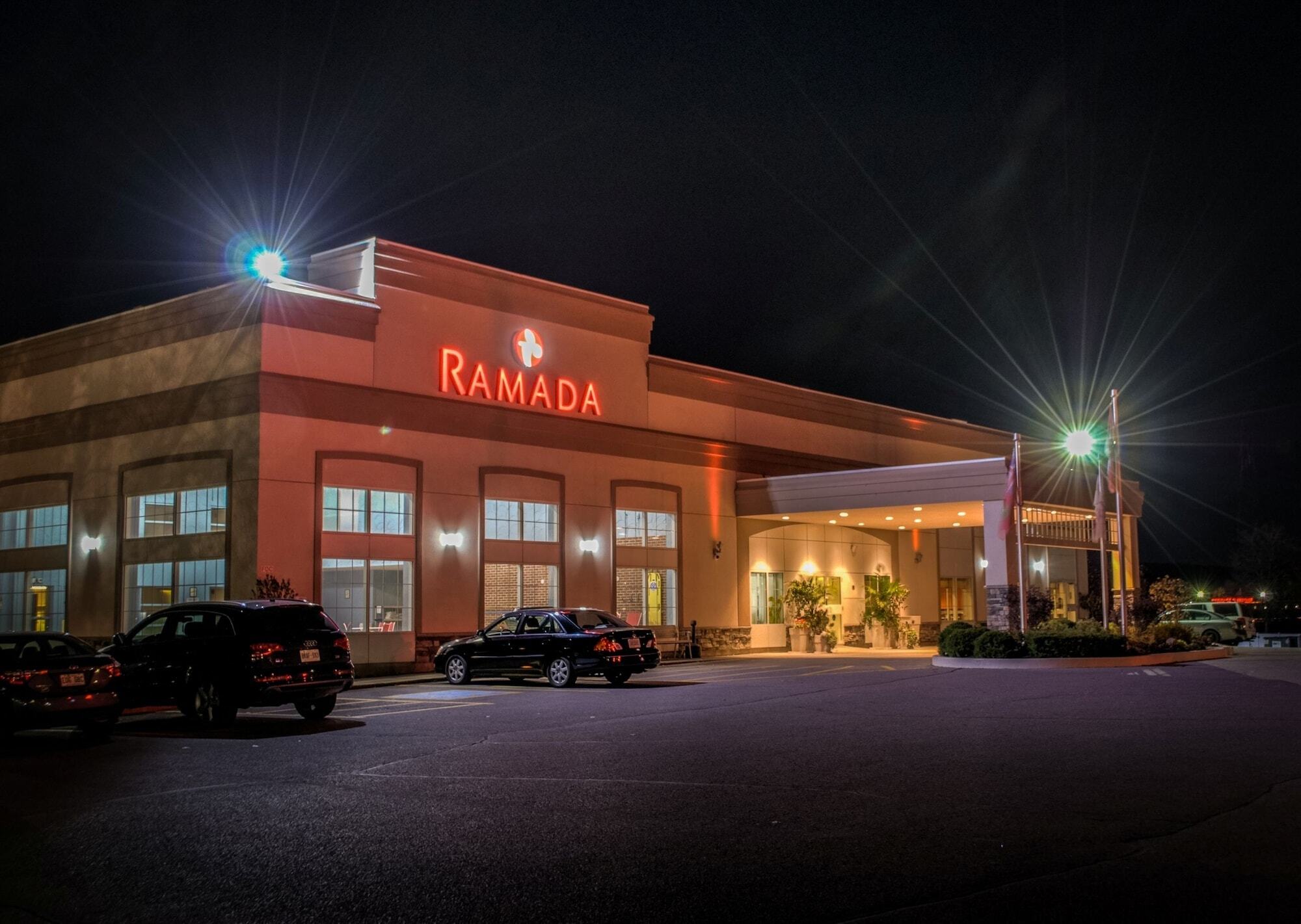 Hotel Ramada By Wyndham Trenton Extérieur photo