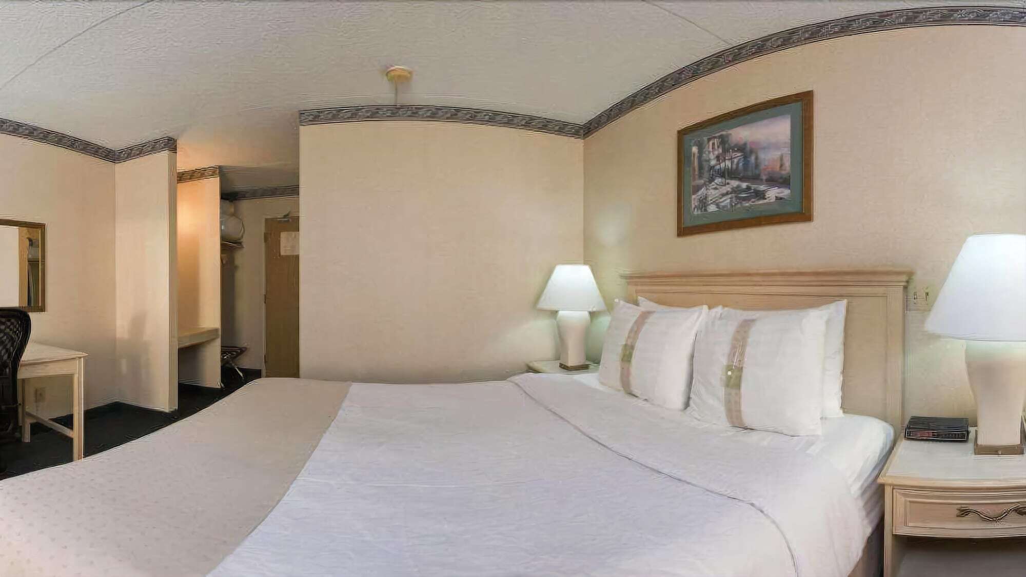 Hotel Ramada By Wyndham Trenton Extérieur photo